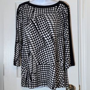 Susan Graver Printed Liquid Knit Bateau-neck Top in black and white. Size Medium